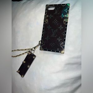 Sparkly Iphone case. Fits Iphone SE 2020.